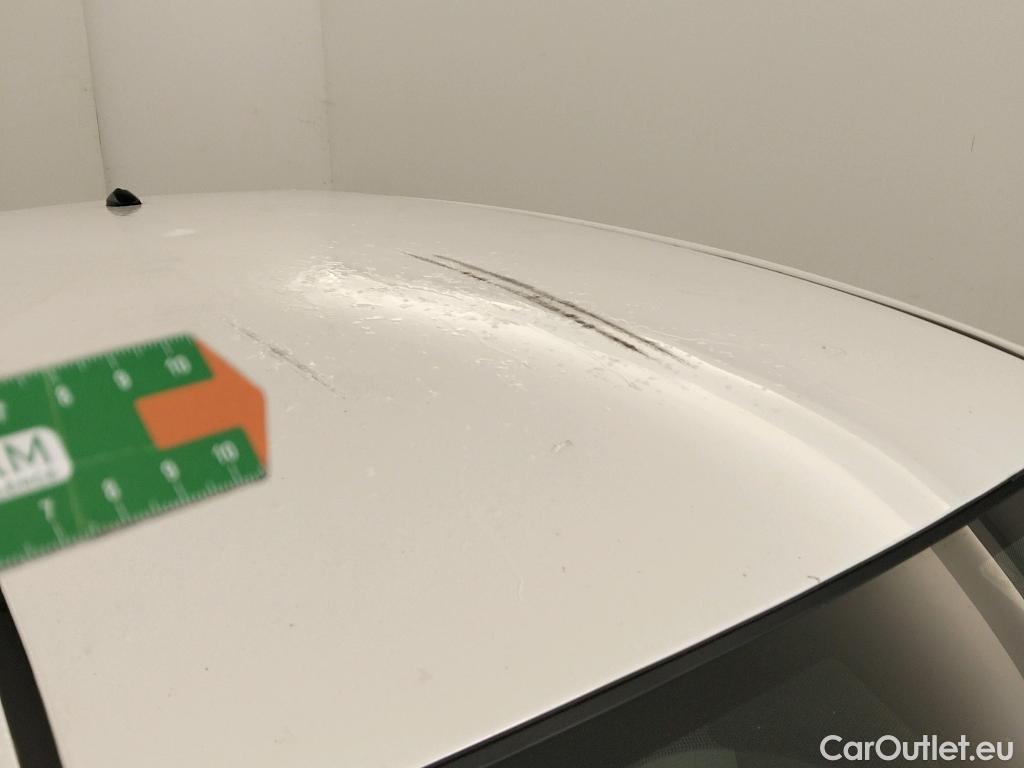  Toyota  Yaris TOYOTA  / 2017 / 5P / berlina con portón 1.5 100H Active #4