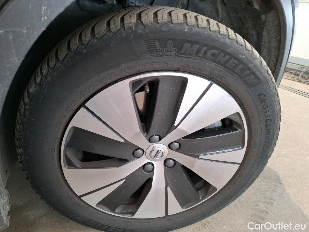  Volvo  XC 40 VOLVO XC40 / 2022 / 5P / SUV Recharge T5 262 DCT7 Start #4