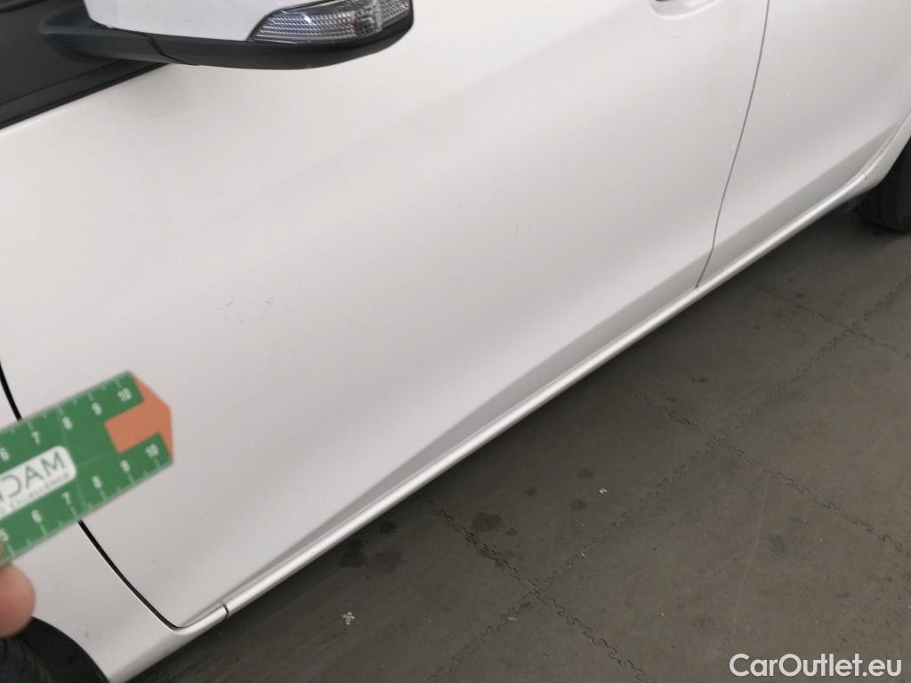  Toyota  Yaris TOYOTA  / 2017 / 5P / berlina con portón 1.5 100H Active #9