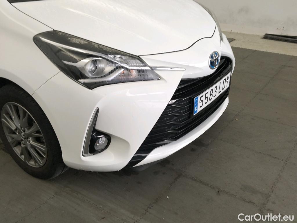  Toyota  Yaris TOYOTA  / 2017 / 5P / berlina con portón 1.5 100H Active #5