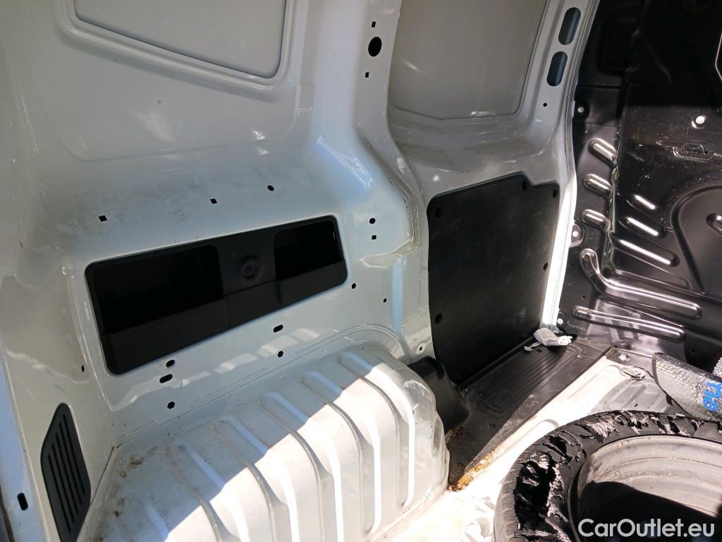  Fiat  Fiorino FIAT  / 2016 / 4P / furgón derivado de turismo Cargo SX N1 1.3 MJet 70 kW (95 CV) #39