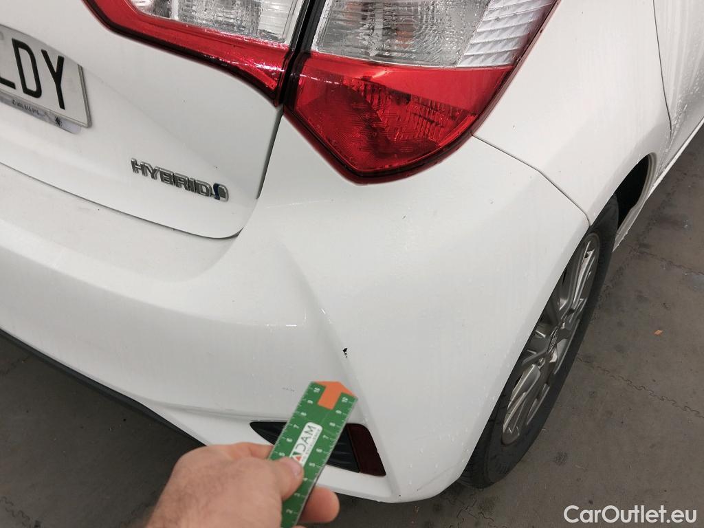  Toyota  Yaris TOYOTA  / 2017 / 5P / berlina con portón 1.5 100H Active #16