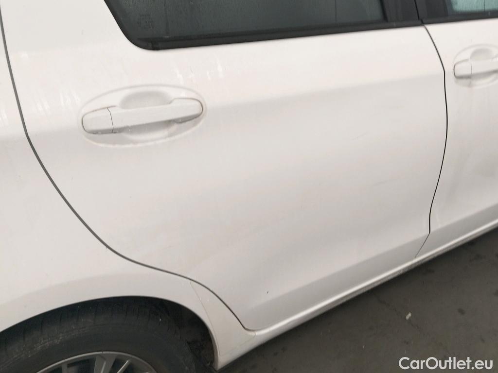  Toyota  Yaris TOYOTA  / 2017 / 5P / berlina con portón 1.5 100H Active #5