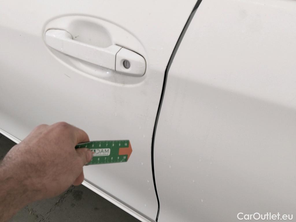  Toyota  Yaris TOYOTA  / 2017 / 5P / berlina con portón 1.5 100H Active #8