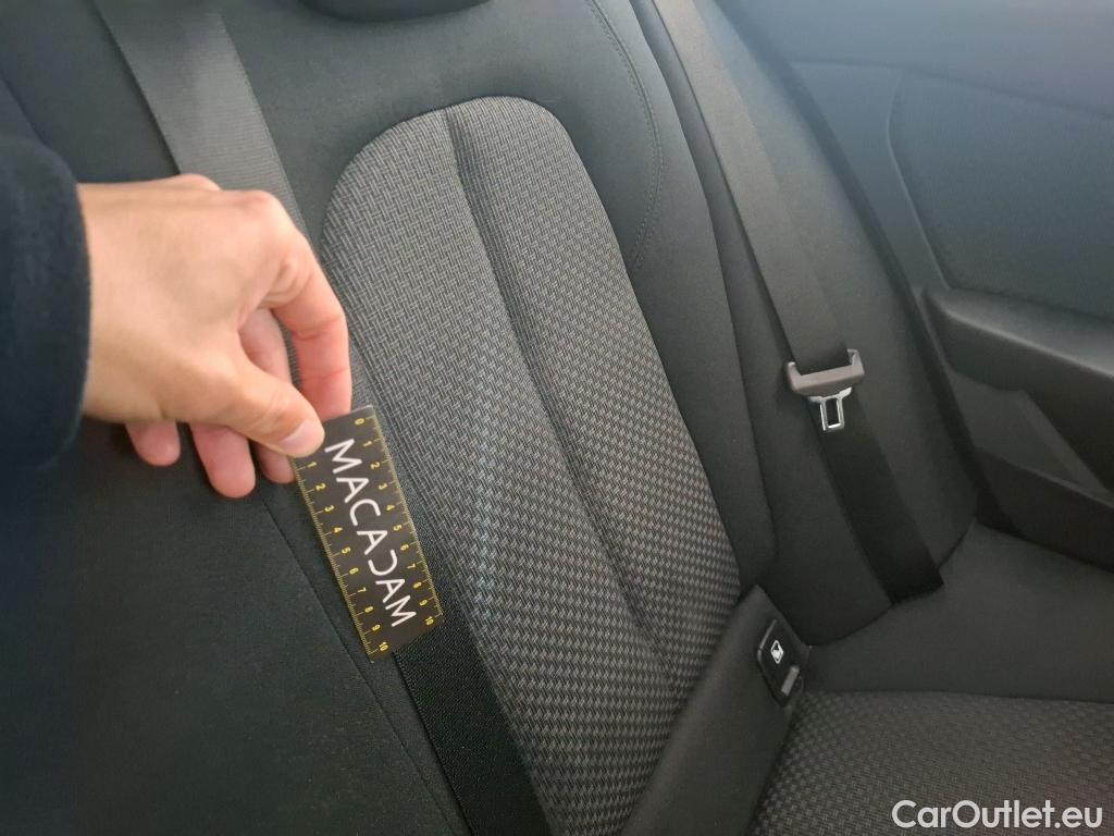  Bmw  Serie 1 BMW Série 1 / 2019 / 5P / Berline 116i DKG7 Business Design #9