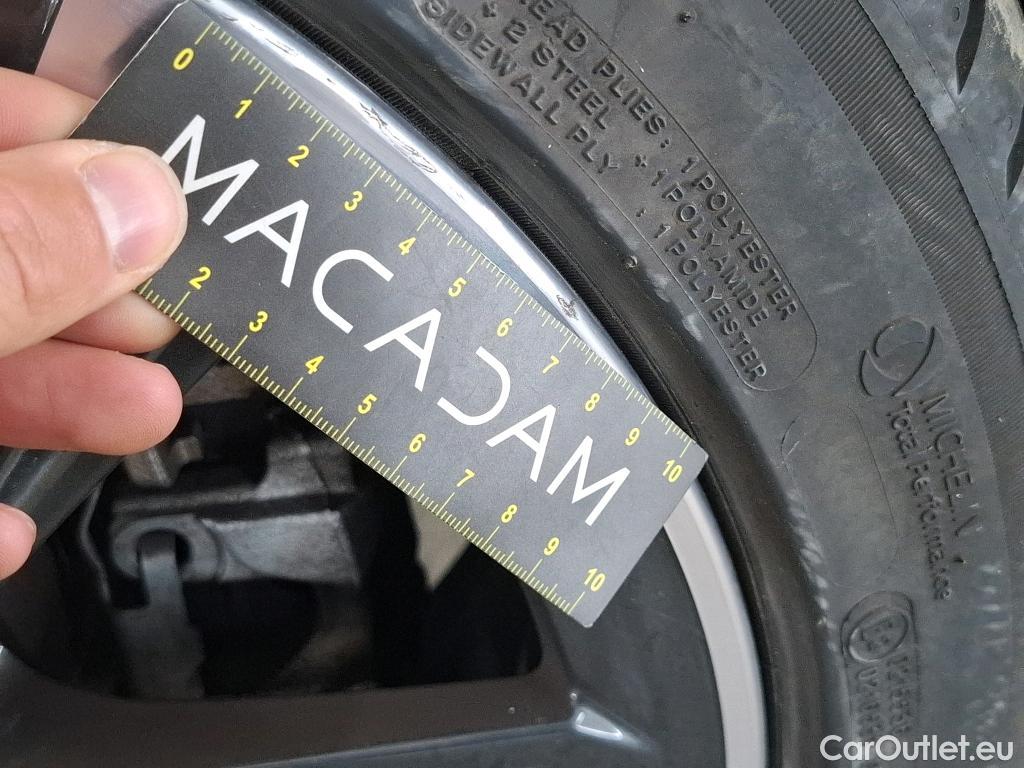  Bmw  Serie 1 BMW Série 1 / 2019 / 5P / Berline 116i DKG7 Business Design #4