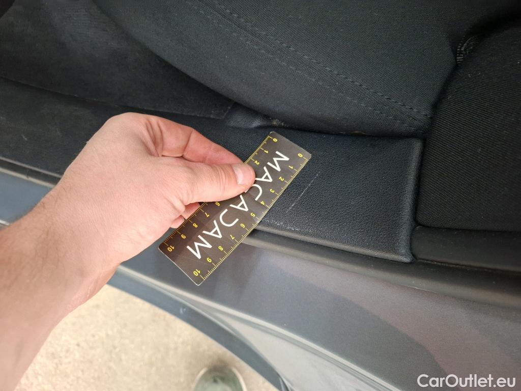  Bmw  Serie 1 BMW Série 1 / 2019 / 5P / Berline 116i DKG7 Business Design #8