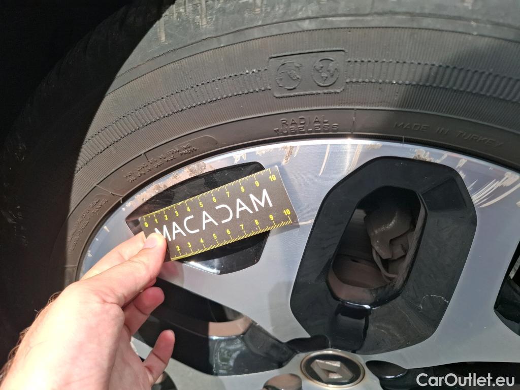  Renault  Captur RENAULT  / 2017 / 5P / Crossover Intens TCe 150 EDC FAP #14