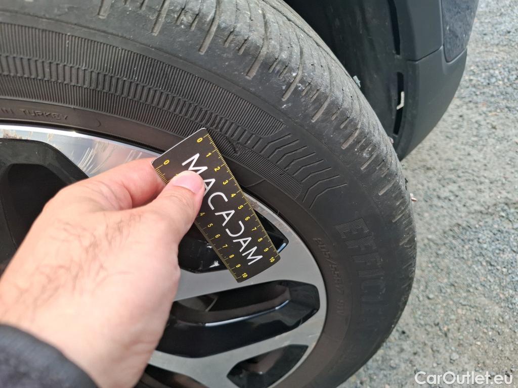  Renault  Captur RENAULT  / 2017 / 5P / Crossover Intens TCe 150 EDC FAP #9