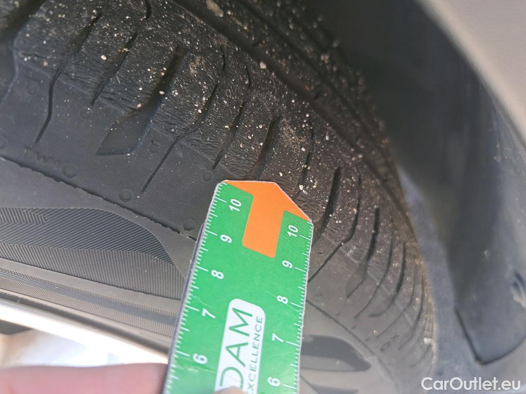  Renault  Captur RENAULT  / 2019 / 5P / todoterreno Intens TCe 90 (AC) #4