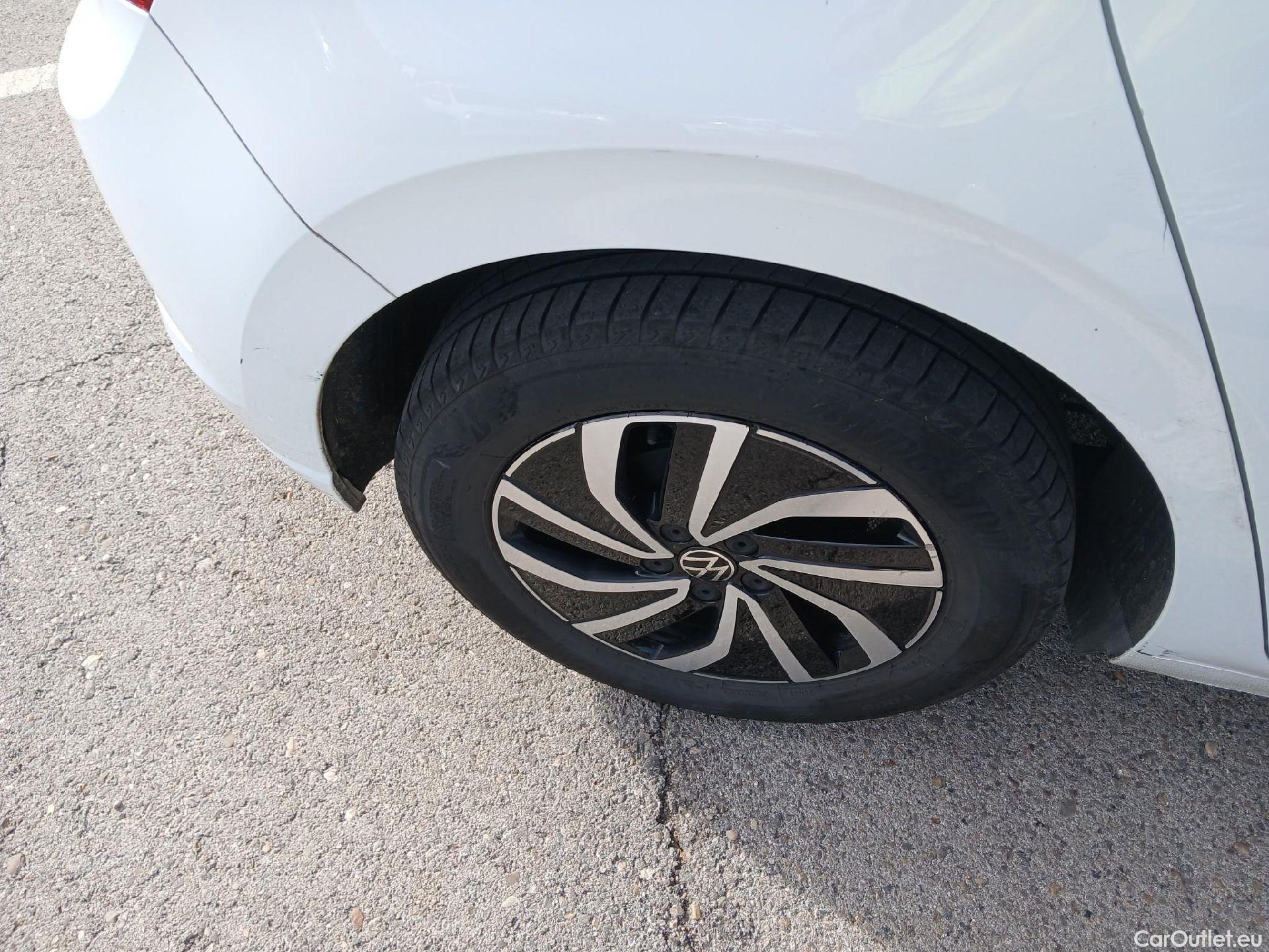  Volkswagen  Polo VOLKSWAGEN  / 2021 / 5P / berlina con portón Life 1.0 TSI 70kW (95CV) #4