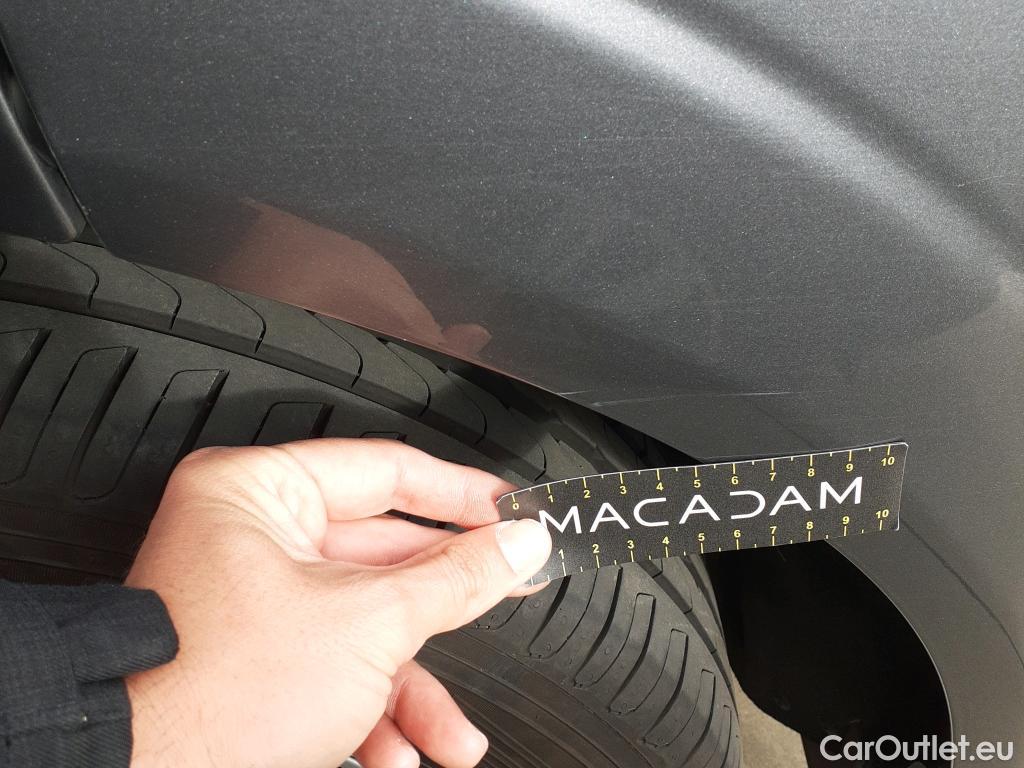  Volvo  XC60 VOLVO  / 2017 / 5P / todoterreno 2.0 T4 Momentum Auto #9