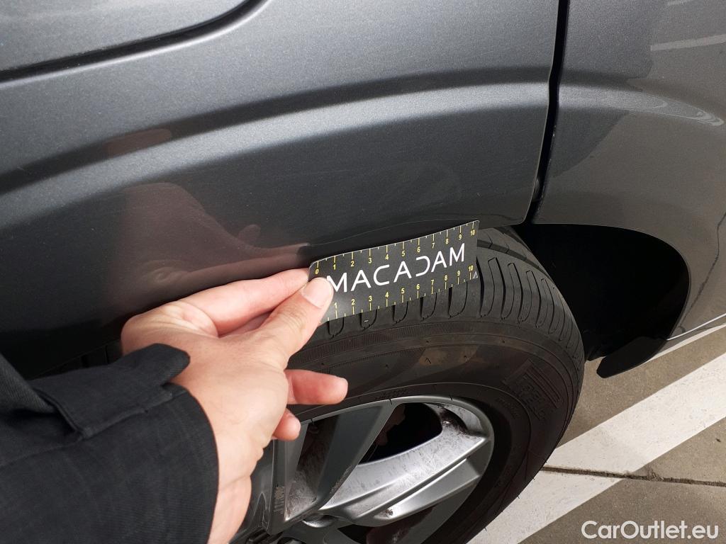  Volvo  XC60 VOLVO  / 2017 / 5P / todoterreno 2.0 T4 Momentum Auto #25