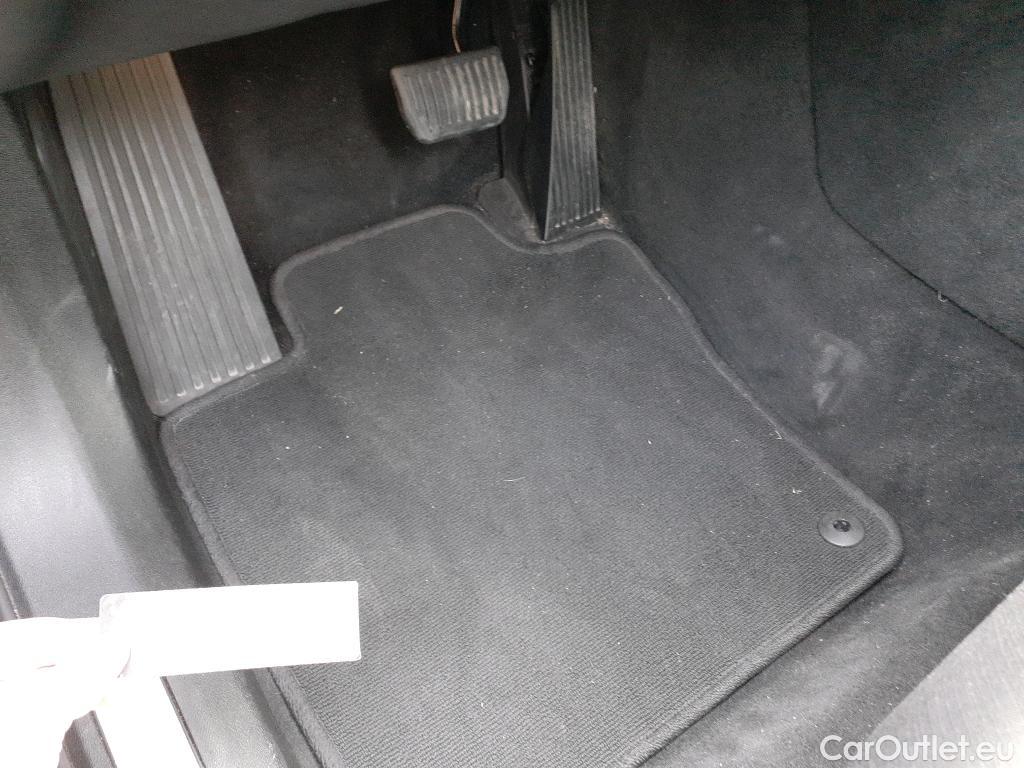  Volvo  XC60 VOLVO  / 2017 / 5P / todoterreno 2.0 T4 Momentum Auto #20