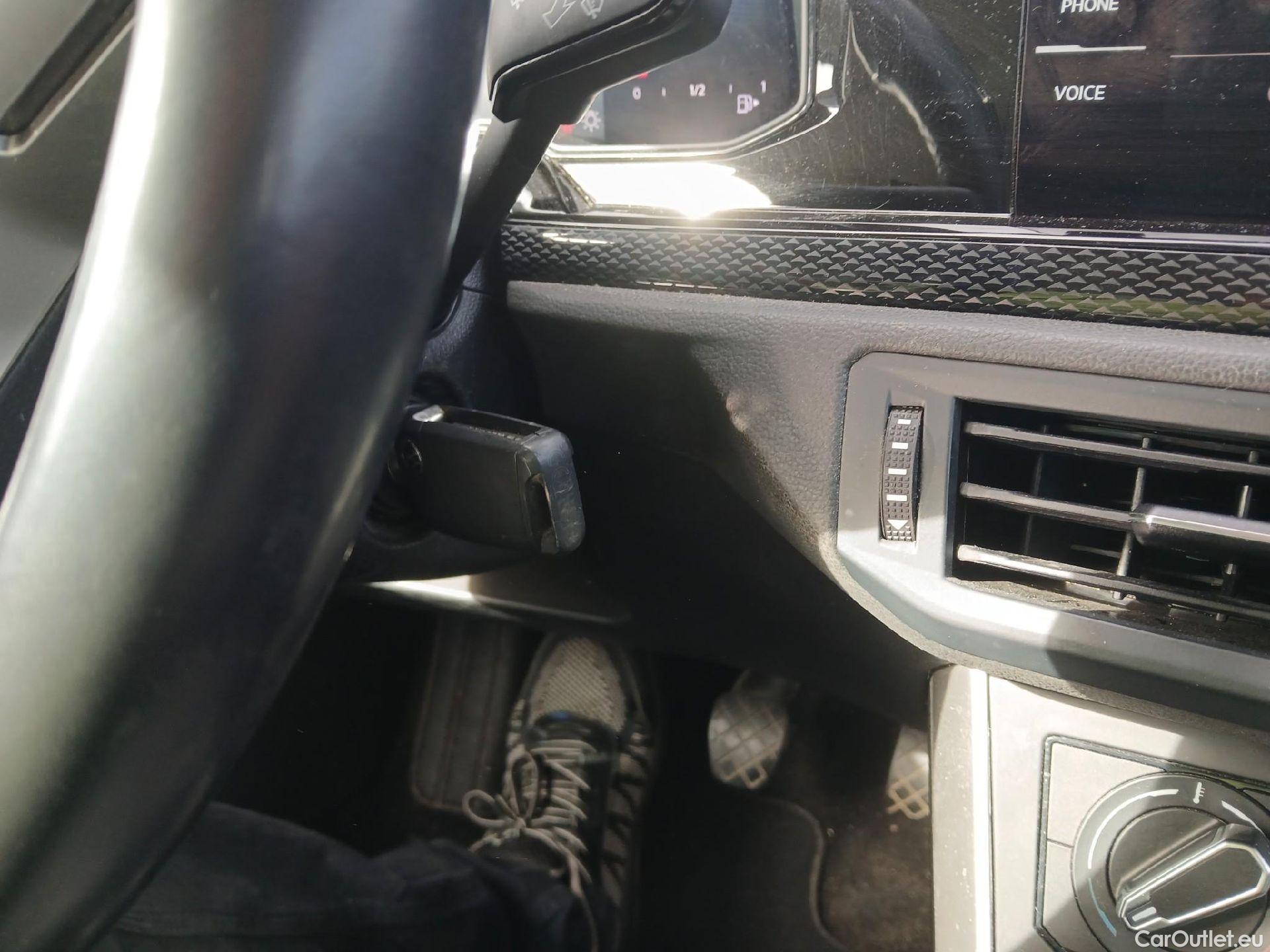  Volkswagen  Polo VOLKSWAGEN  / 2021 / 5P / berlina con portón Life 1.0 TSI 70kW (95CV) #1