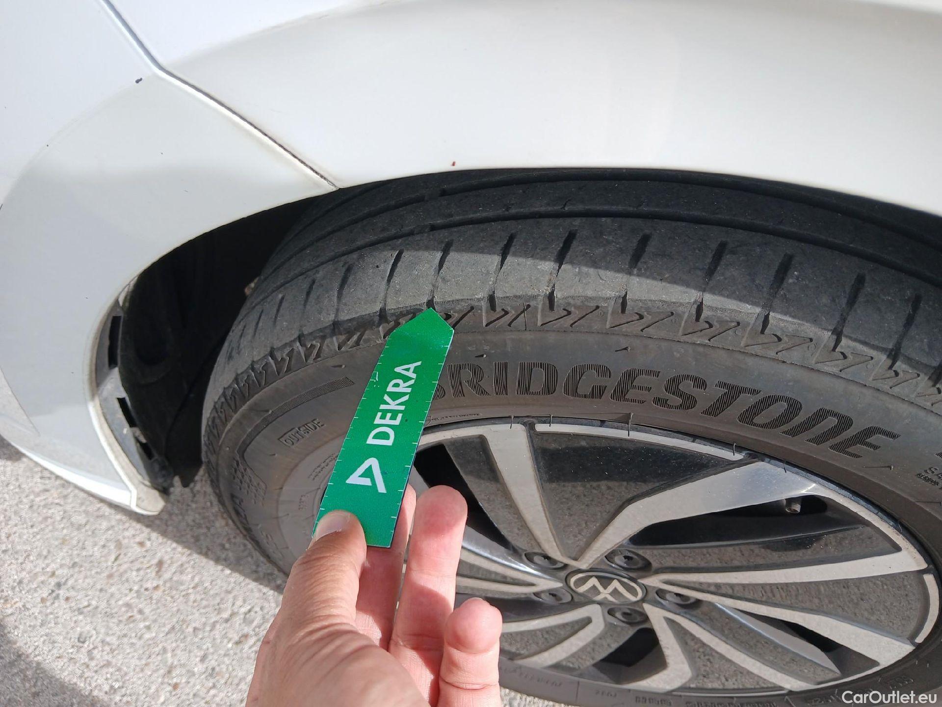  Volkswagen  Polo VOLKSWAGEN  / 2021 / 5P / berlina con portón Life 1.0 TSI 70kW (95CV) #2