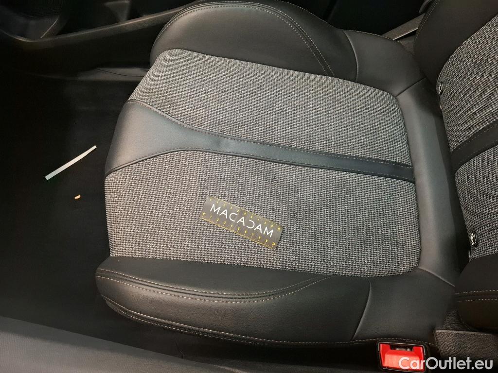  Peugeot  3008 PEUGEOT  / 2016 / 5P / SUV BlueHDi 130 S&S EAT8 ALLURE #24