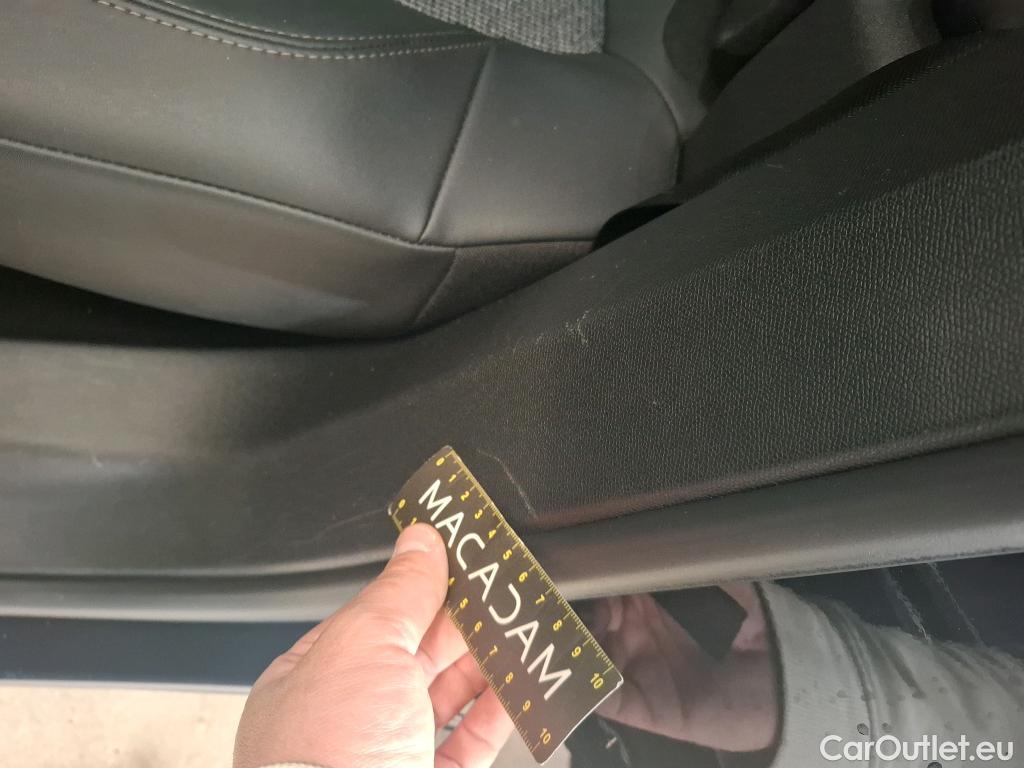  Peugeot  3008 PEUGEOT  / 2016 / 5P / SUV BlueHDi 130 S&S EAT8 ALLURE #16