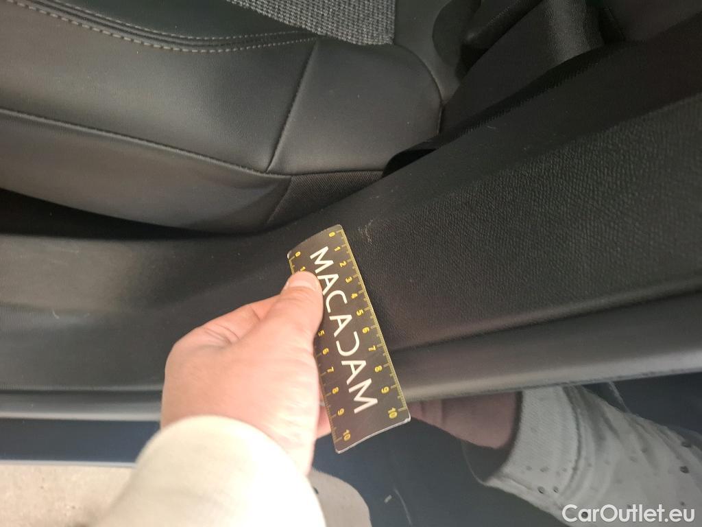  Peugeot  3008 PEUGEOT  / 2016 / 5P / SUV BlueHDi 130 S&S EAT8 ALLURE #17