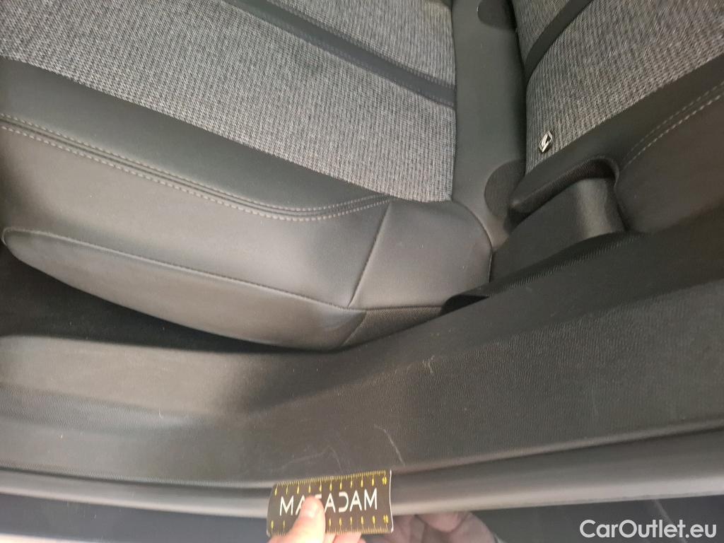  Peugeot  3008 PEUGEOT  / 2016 / 5P / SUV BlueHDi 130 S&S EAT8 ALLURE #13