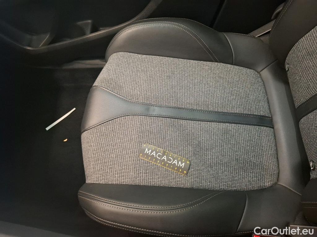  Peugeot  3008 PEUGEOT  / 2016 / 5P / SUV BlueHDi 130 S&S EAT8 ALLURE #25