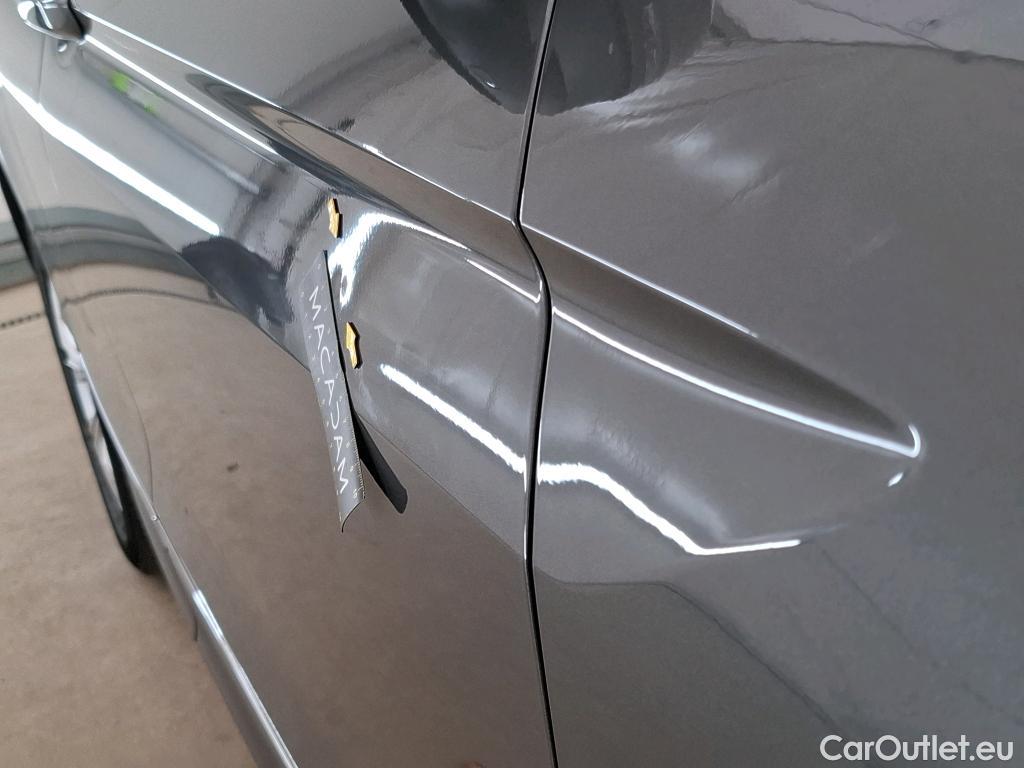  Volkswagen  Tiguan VOLKSWAGEN  / 2016 / 5P / SUV 1.5 TSI 150 EVO DSG7 Carat #44