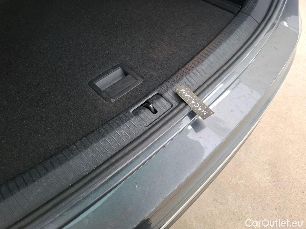  Volkswagen  Tiguan VOLKSWAGEN  / 2016 / 5P / SUV 1.5 TSI 150 EVO DSG7 Carat #53