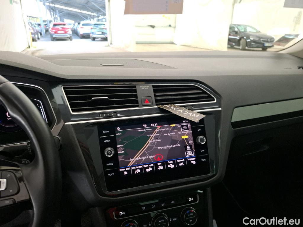  Volkswagen  Tiguan VOLKSWAGEN  / 2016 / 5P / SUV 1.5 TSI 150 EVO DSG7 Carat #26