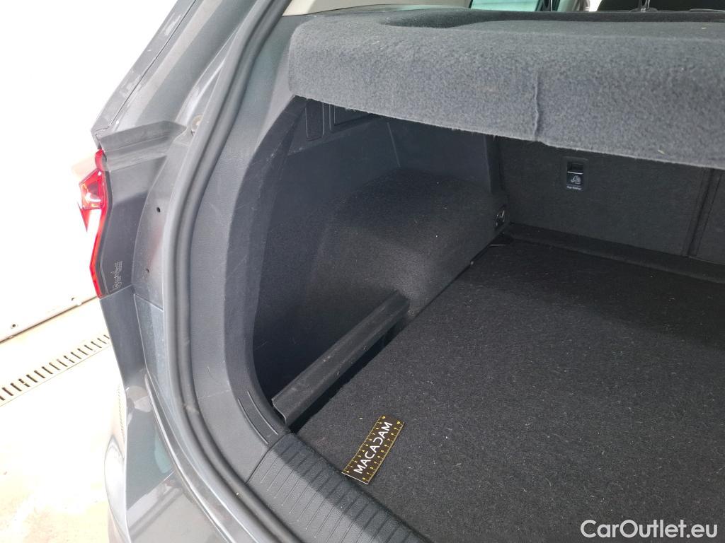  Volkswagen  Tiguan VOLKSWAGEN  / 2016 / 5P / SUV 1.5 TSI 150 EVO DSG7 Carat #31