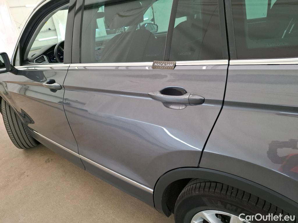  Volkswagen  Tiguan VOLKSWAGEN  / 2016 / 5P / SUV 1.5 TSI 150 EVO DSG7 Carat #15