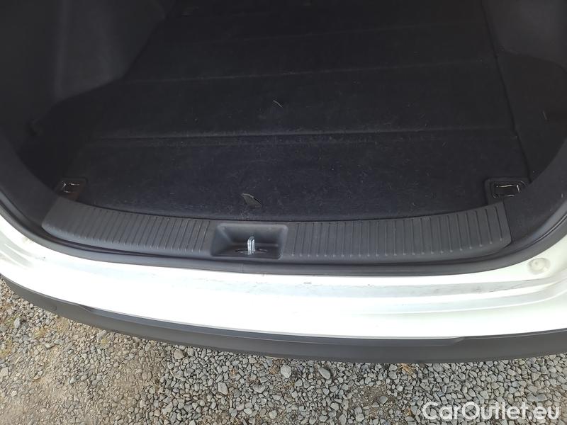  Hyundai  i30  (PD)(01.2017  ->)  kom.1.5T-GDI Family Smart #10