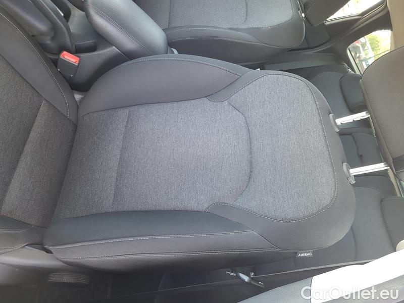  Hyundai  i30  (PD)(01.2017  ->)  kom.1.5T-GDI Family Smart #6