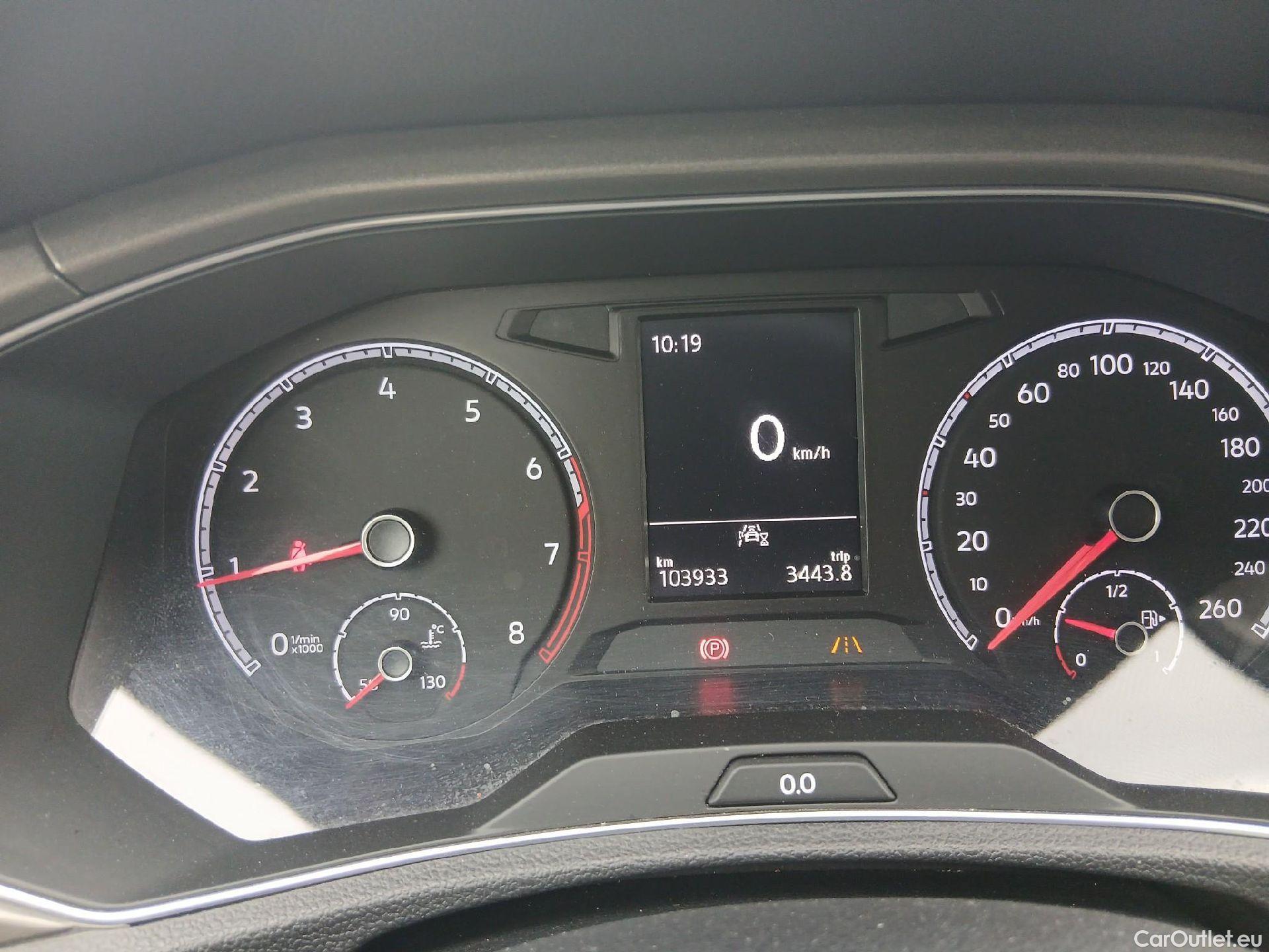  Volkswagen  T-ROC VOLKSWAGEN  / 2017 / 5P / todoterreno Advance 1.0 TSI 85kW (115CV) #24