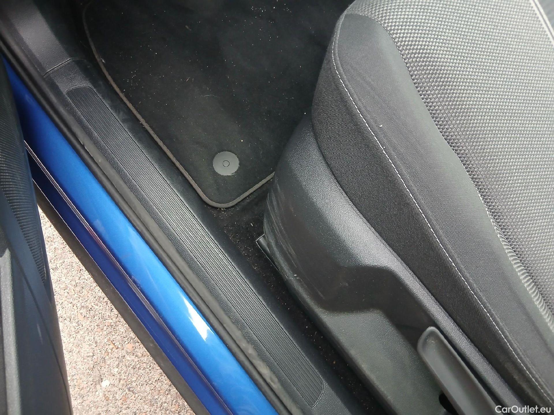  Volkswagen  T-ROC VOLKSWAGEN  / 2017 / 5P / todoterreno Advance 1.0 TSI 85kW (115CV) #1