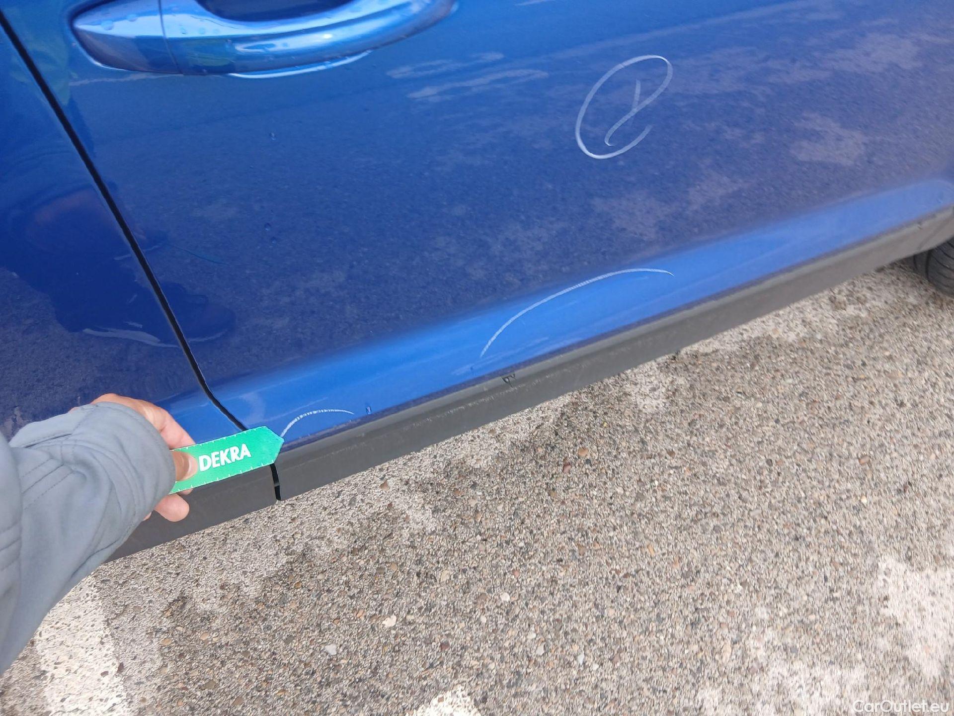  Volkswagen  T-ROC VOLKSWAGEN  / 2017 / 5P / todoterreno Advance 1.0 TSI 85kW (115CV) #18