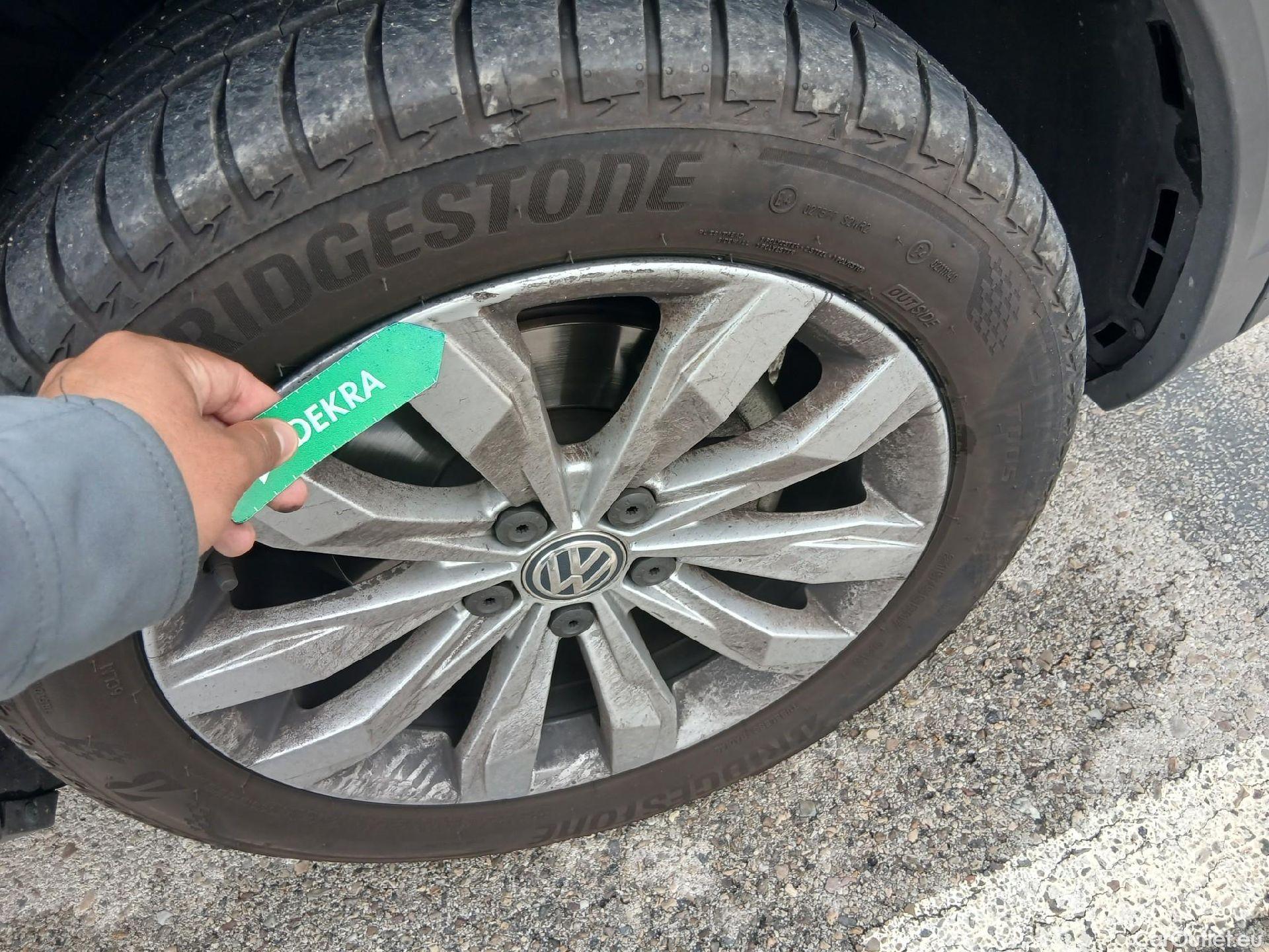  Volkswagen  T-ROC VOLKSWAGEN  / 2017 / 5P / todoterreno Advance 1.0 TSI 85kW (115CV) #23