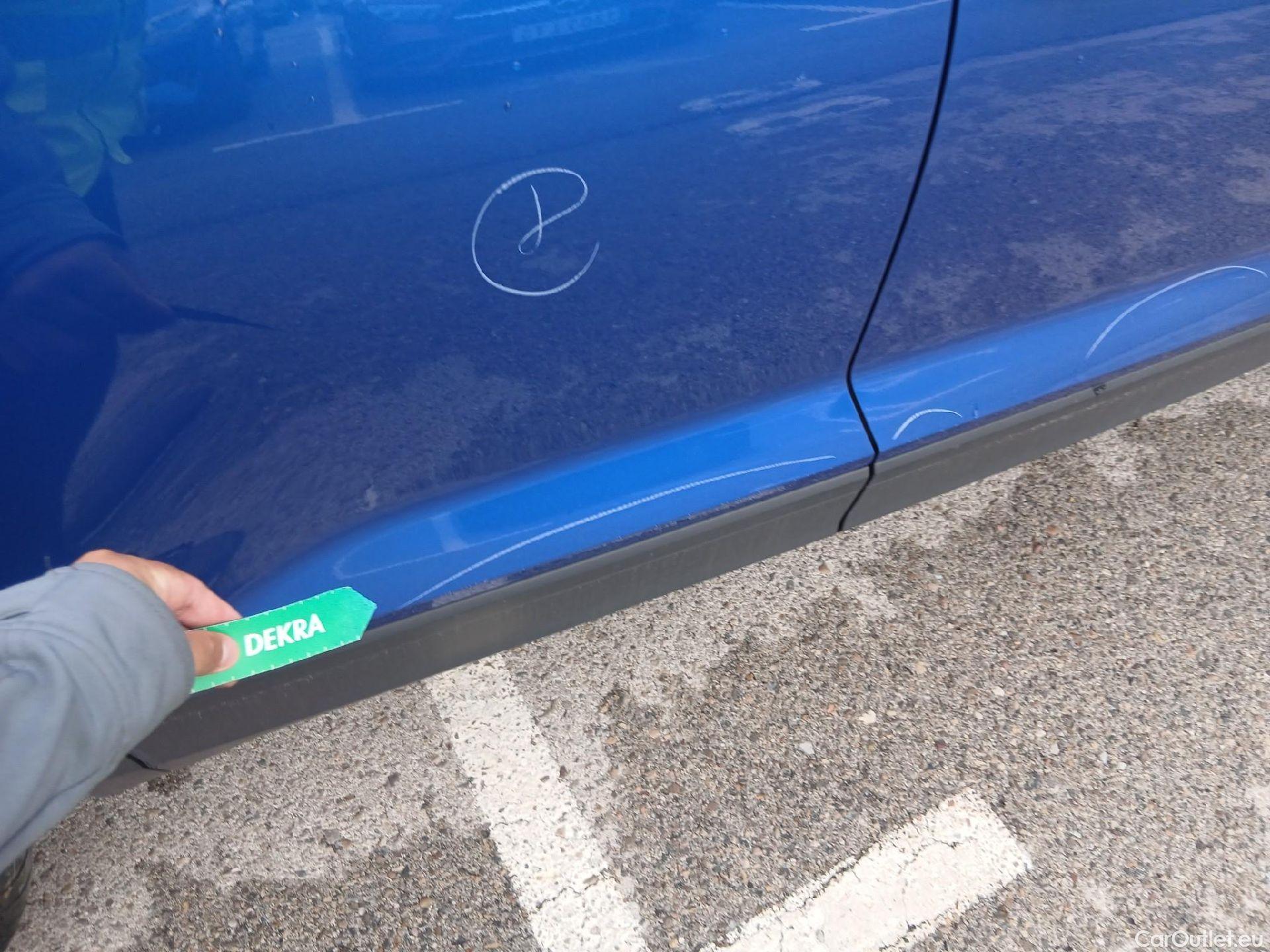  Volkswagen  T-ROC VOLKSWAGEN  / 2017 / 5P / todoterreno Advance 1.0 TSI 85kW (115CV) #17