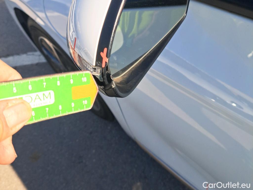  Hyundai   Ioniq HYUNDAI / 2019 / 5P / berlina con portón 1.6 GDI PHEV Klass DCT #4