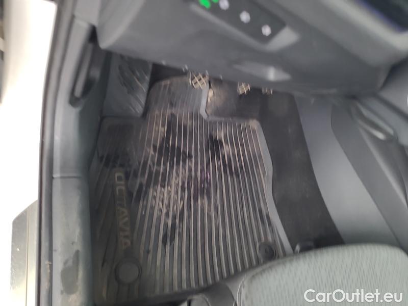  Skoda  Octavia  Combi (NX3)(2020) Oct.Combi 2.0TDI 85 Style #6