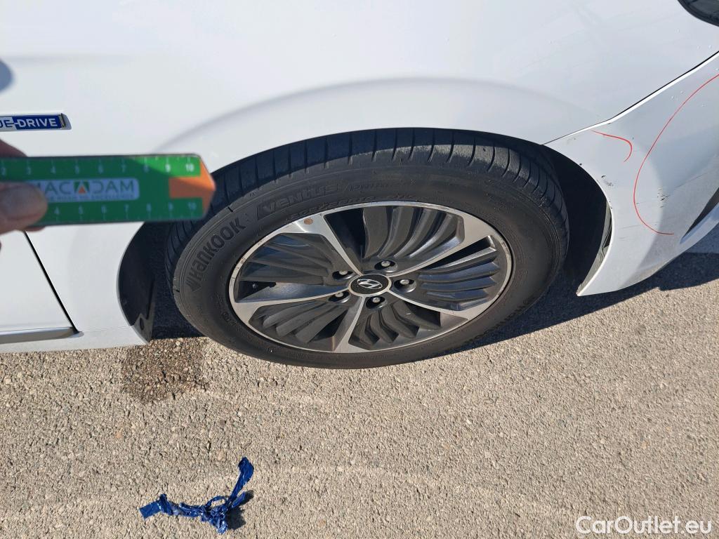  Hyundai   Ioniq HYUNDAI / 2019 / 5P / berlina con portón 1.6 GDI PHEV Klass DCT #15