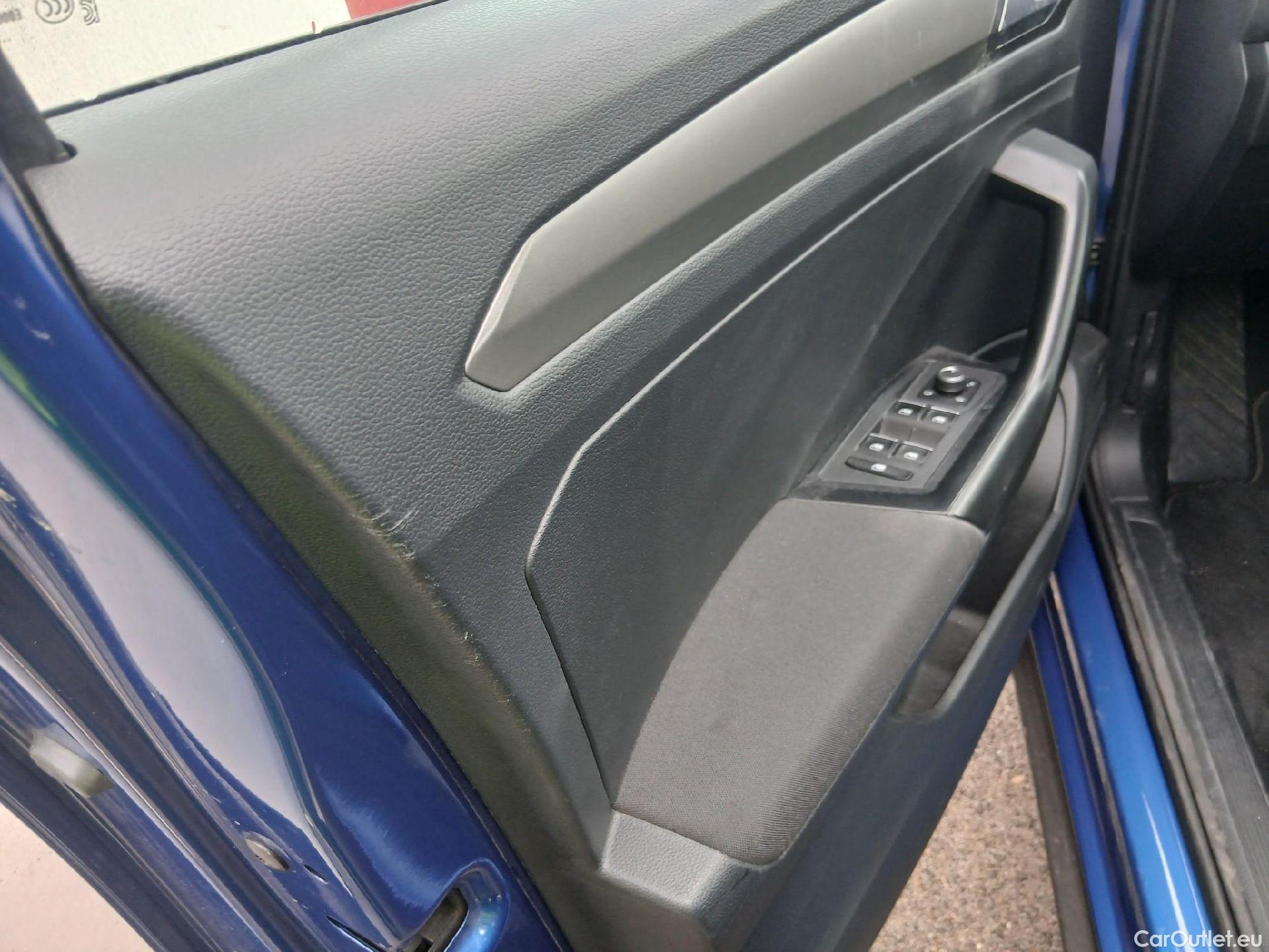  Volkswagen  T-ROC VOLKSWAGEN  / 2017 / 5P / todoterreno Advance 1.0 TSI 85kW (115CV) #4