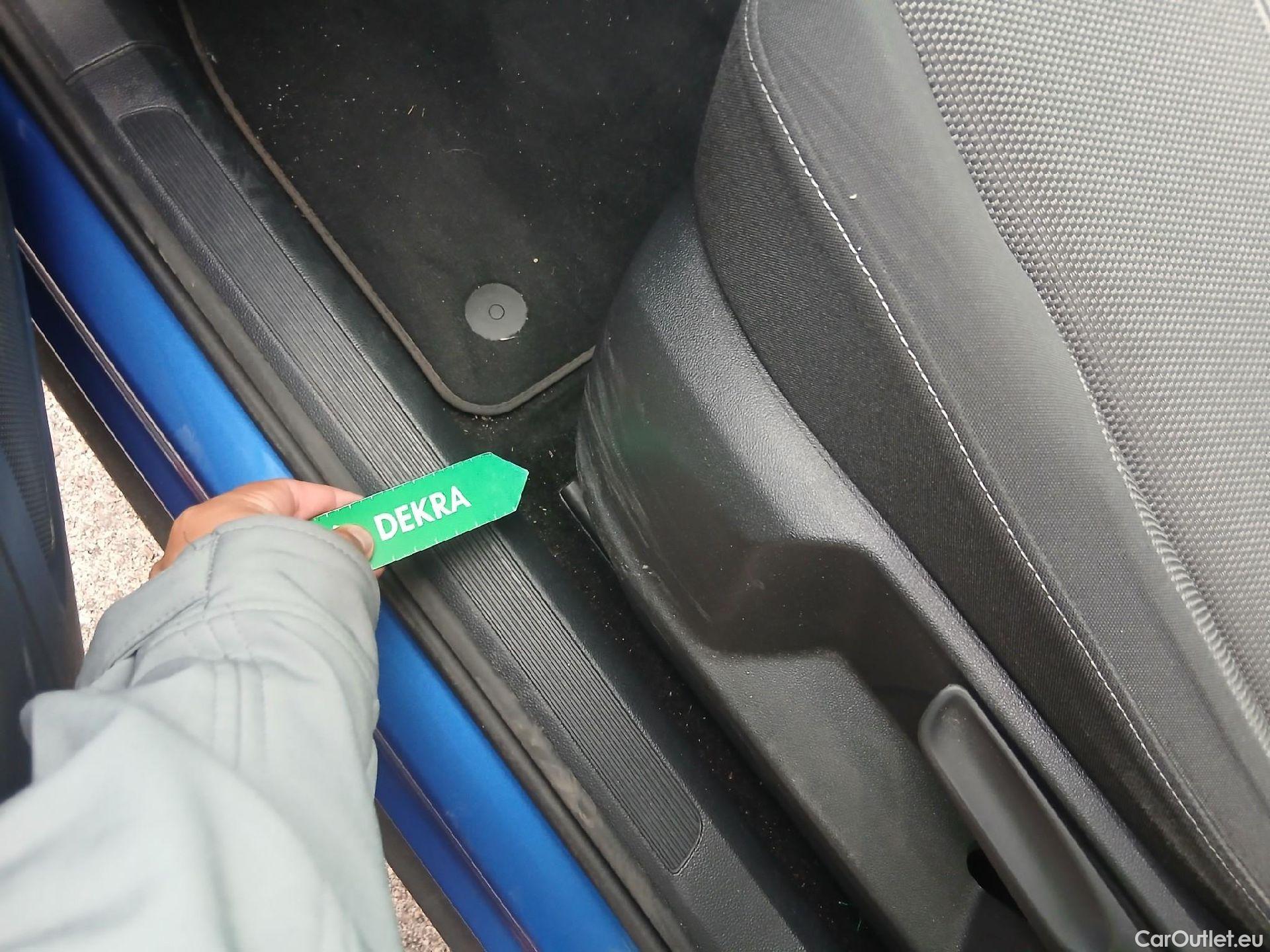  Volkswagen  T-ROC VOLKSWAGEN  / 2017 / 5P / todoterreno Advance 1.0 TSI 85kW (115CV) #2