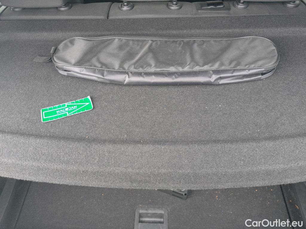  Volkswagen  Golf  VOLKSWAGEN / 2020 / 5P / berlina con portón Life 2.0 TDI 85kW (115CV) #8