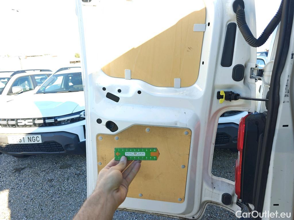  Peugeot  Expert PEUGEOT  / 2016 / 4P / furgón Furgón Premium 2.0 BlueHDi 120 EAT8 Stan #71