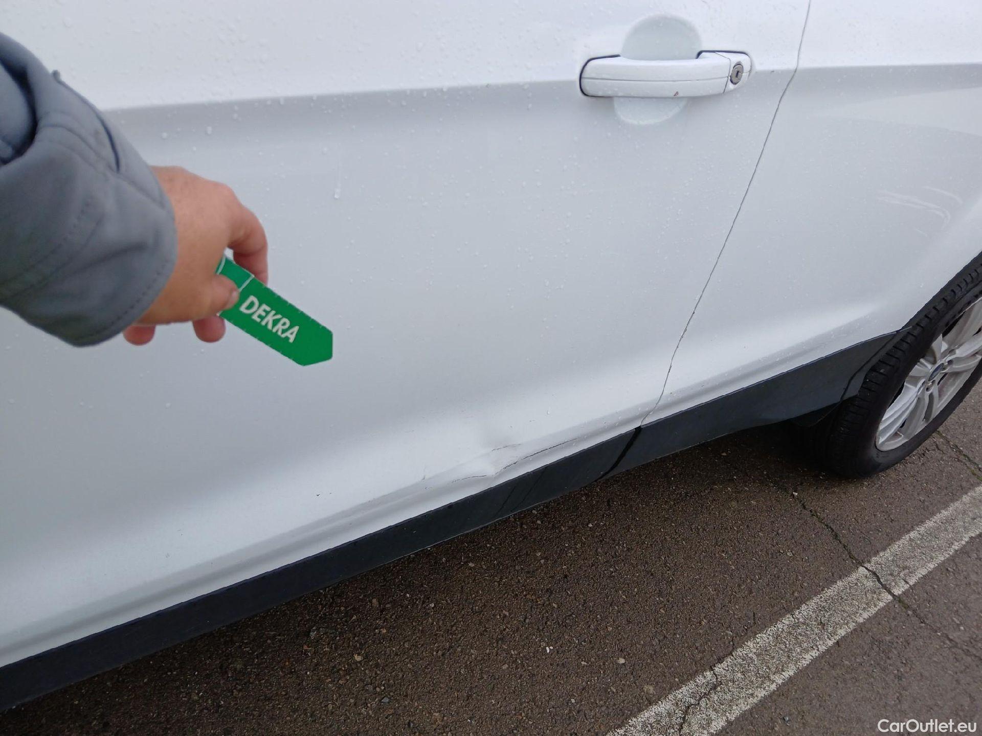  Ford  Kuga FORD  / 2016 / 5P / todoterreno 1.5 EcoBoost 88kW 4x2 Trend+ (CX) #16