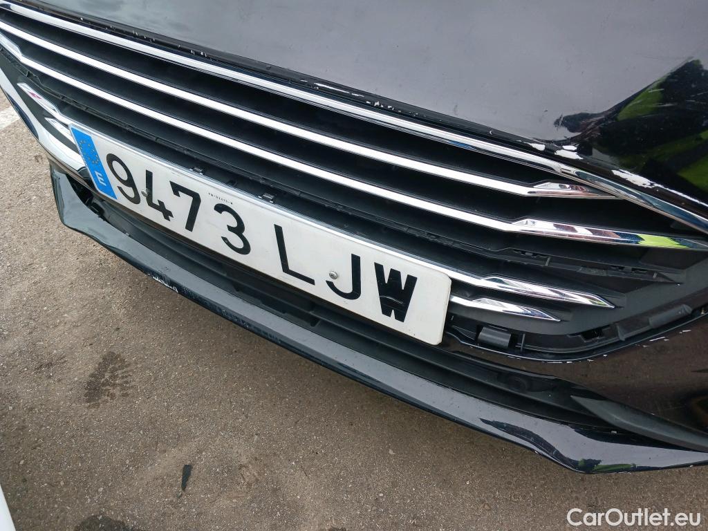  Ford  Focus FORD  / 2018 / 5P / berlina con portón 2.0 Ecoblue 110kW Titanium Auto #1