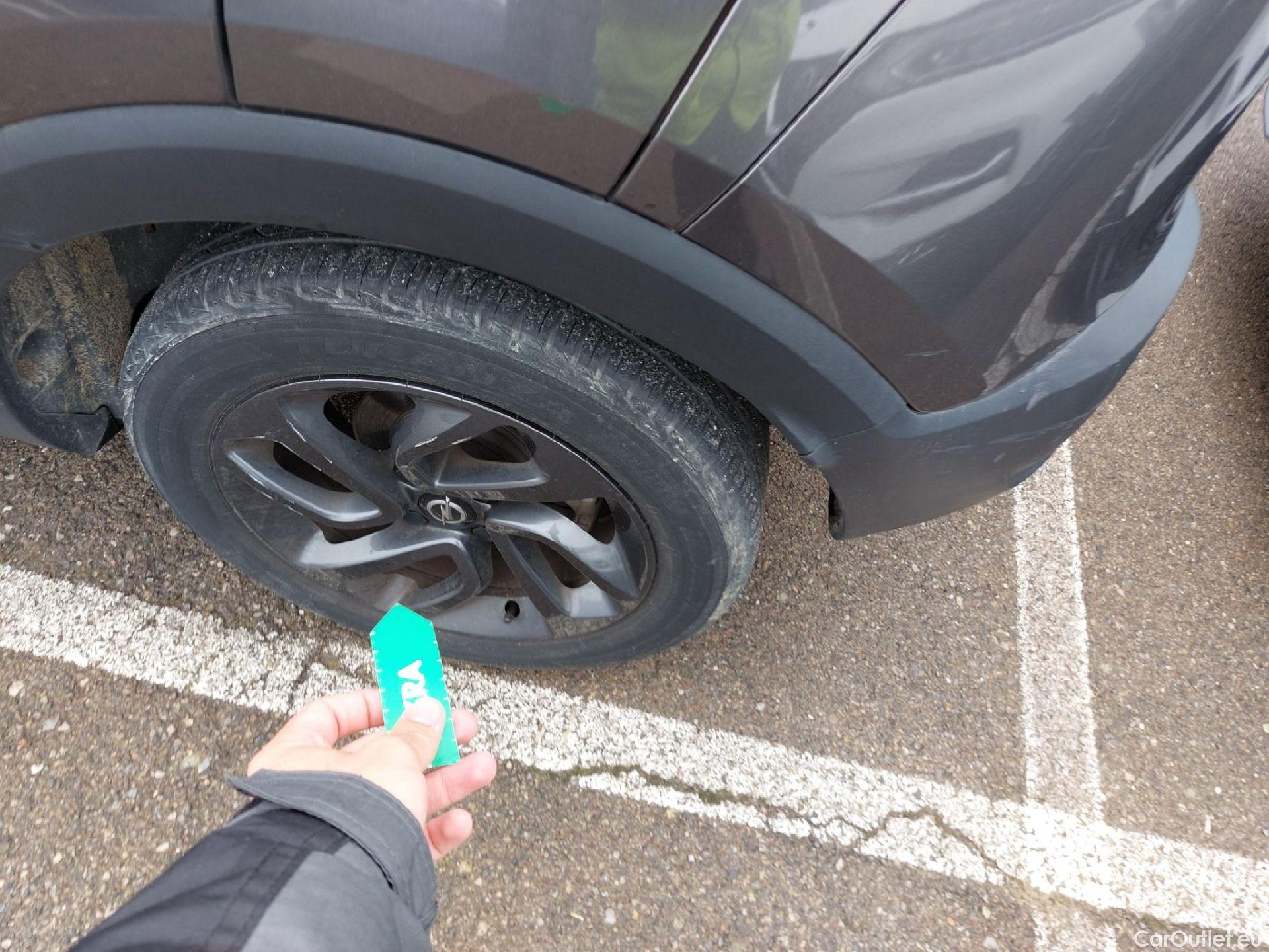  Opel  Crossland OPEL  X / 2017 / 5P / todoterreno 1.2 81kW Design Line 120 Aniversario S/S #18