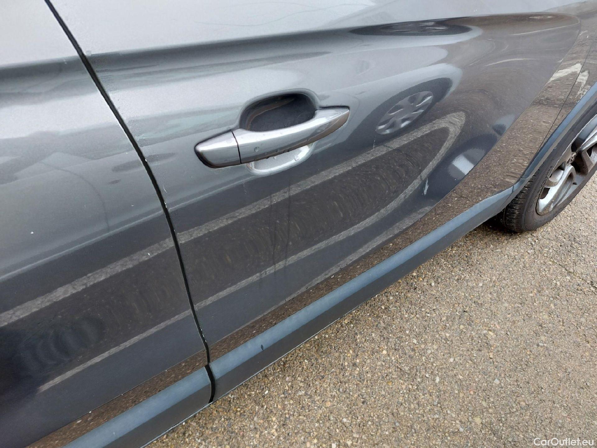  Opel  Crossland OPEL  X / 2017 / 5P / todoterreno 1.2 81kW Design Line 120 Aniversario S/S #31