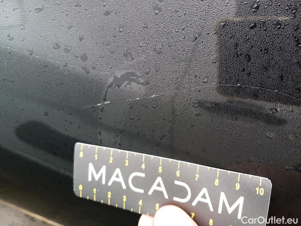  Ford  Focus FORD  / 2018 / 5P / berlina con portón 2.0 Ecoblue 110kW Titanium Auto #4