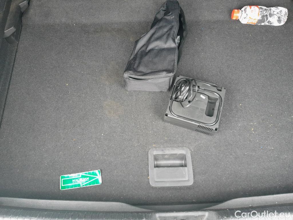  Volkswagen  Golf  VOLKSWAGEN / 2020 / 5P / berlina con portón Life 2.0 TDI 85kW (115CV) #9